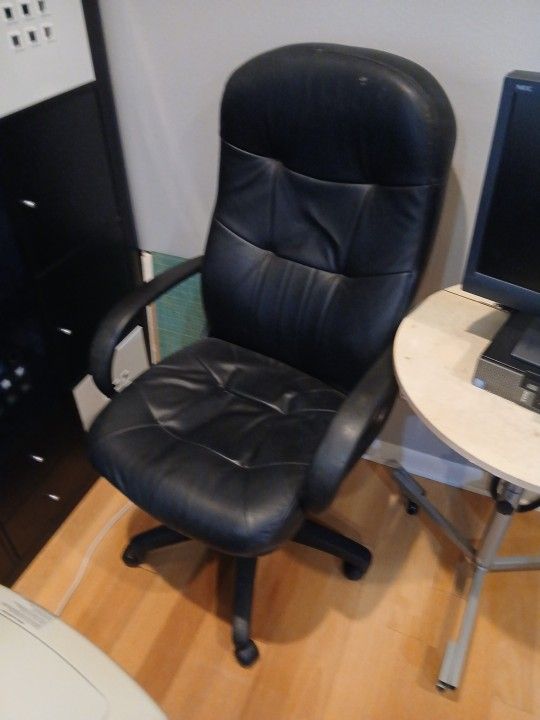 Adjustable office chair