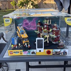 Lego store Display Hidden side