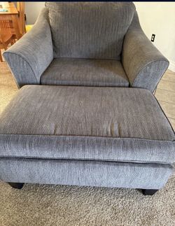 Oversized Chair With Ottoman