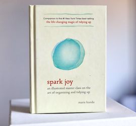 Spark Joy: An Illustrated Master Class on the Art of Organizing - New