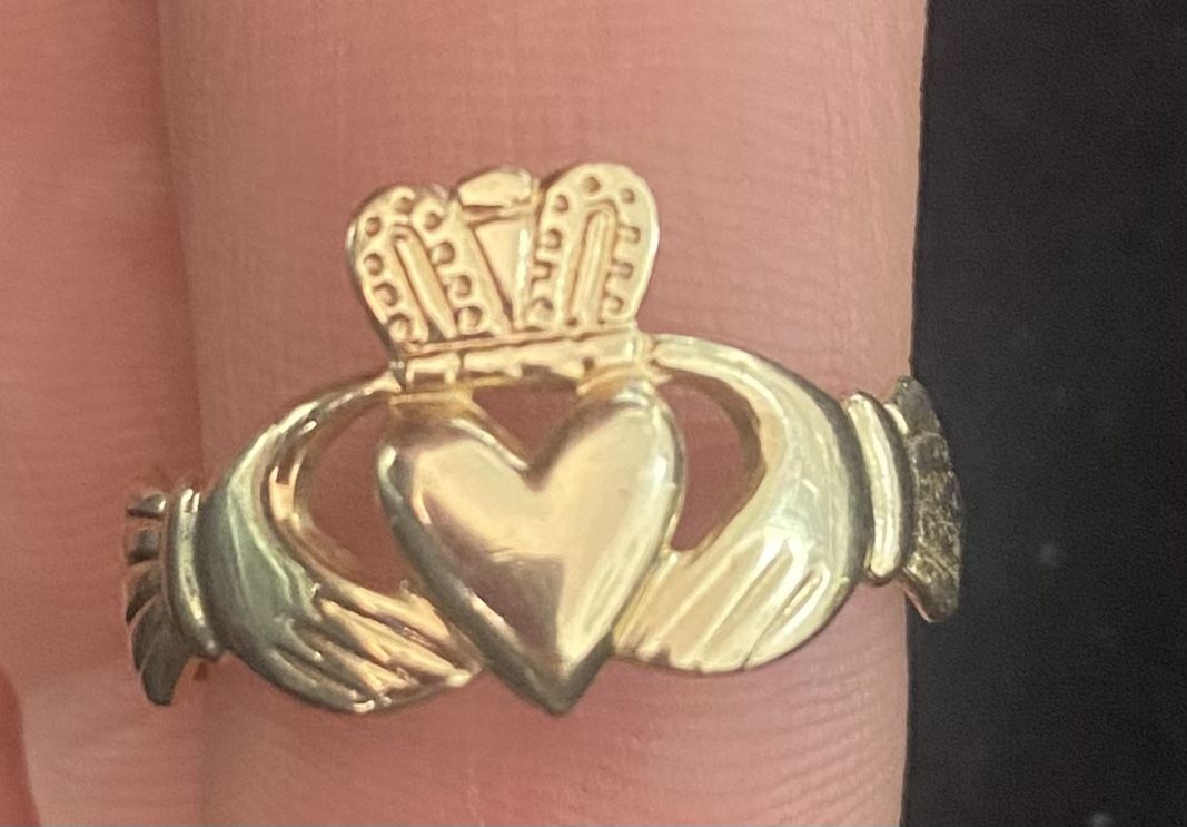 Vintage Authentic Gold Claddagh Ring