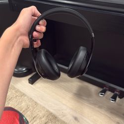 Beat Solo 4 Bluetooth Wireless On-Ear Headphones 