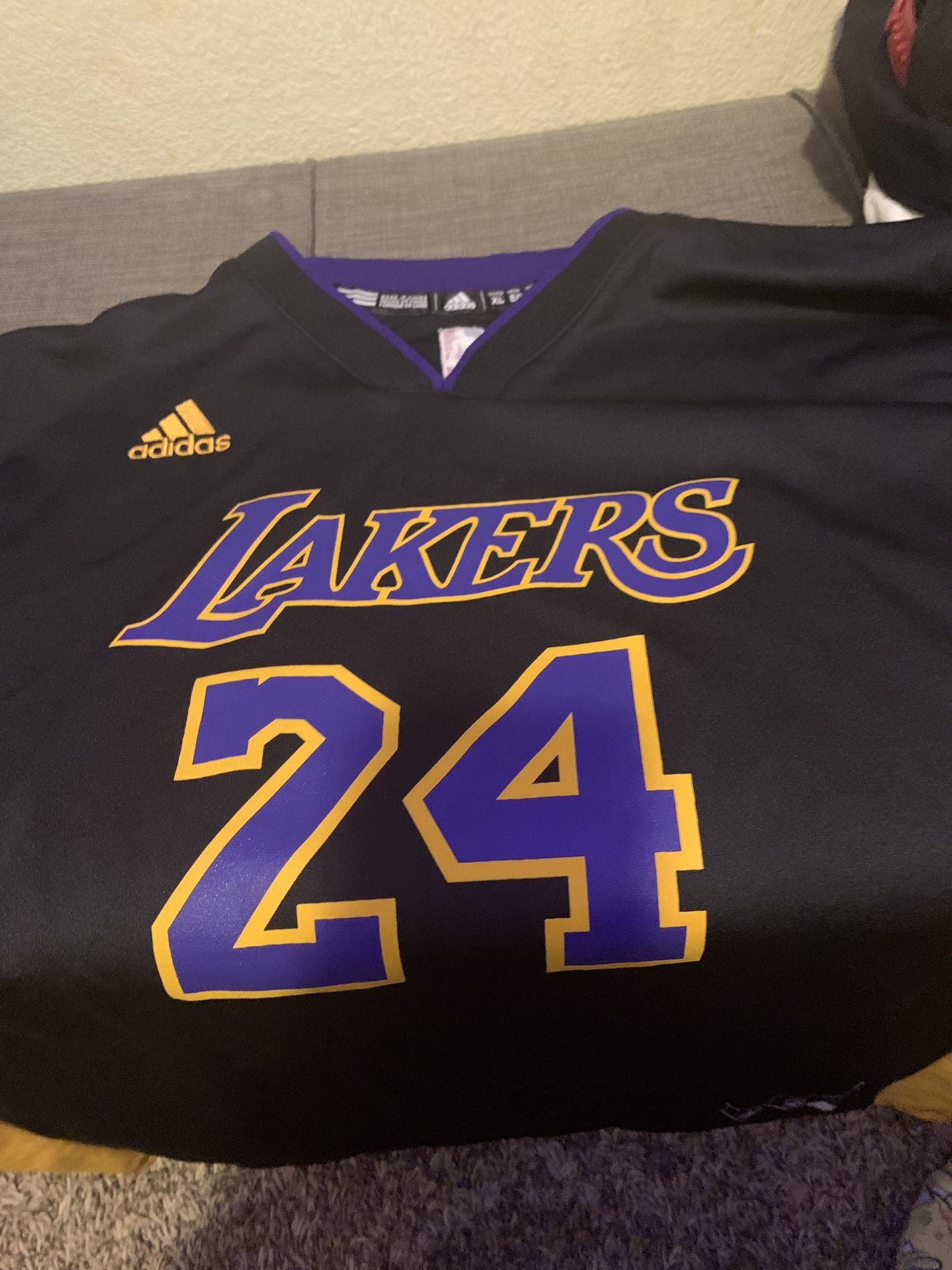 9 Sports Hats & 13 Rare Jerseys (Shaq, Kobe) for Sale in Oceanside, CA ...