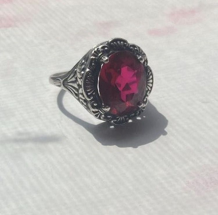 $25 Vintage red garnet 925 π