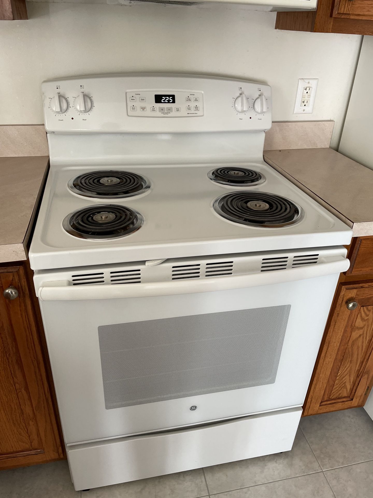 GE Self Cleaning Range