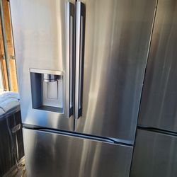 New LG Counter-Depth Refrigerator 29cu ft