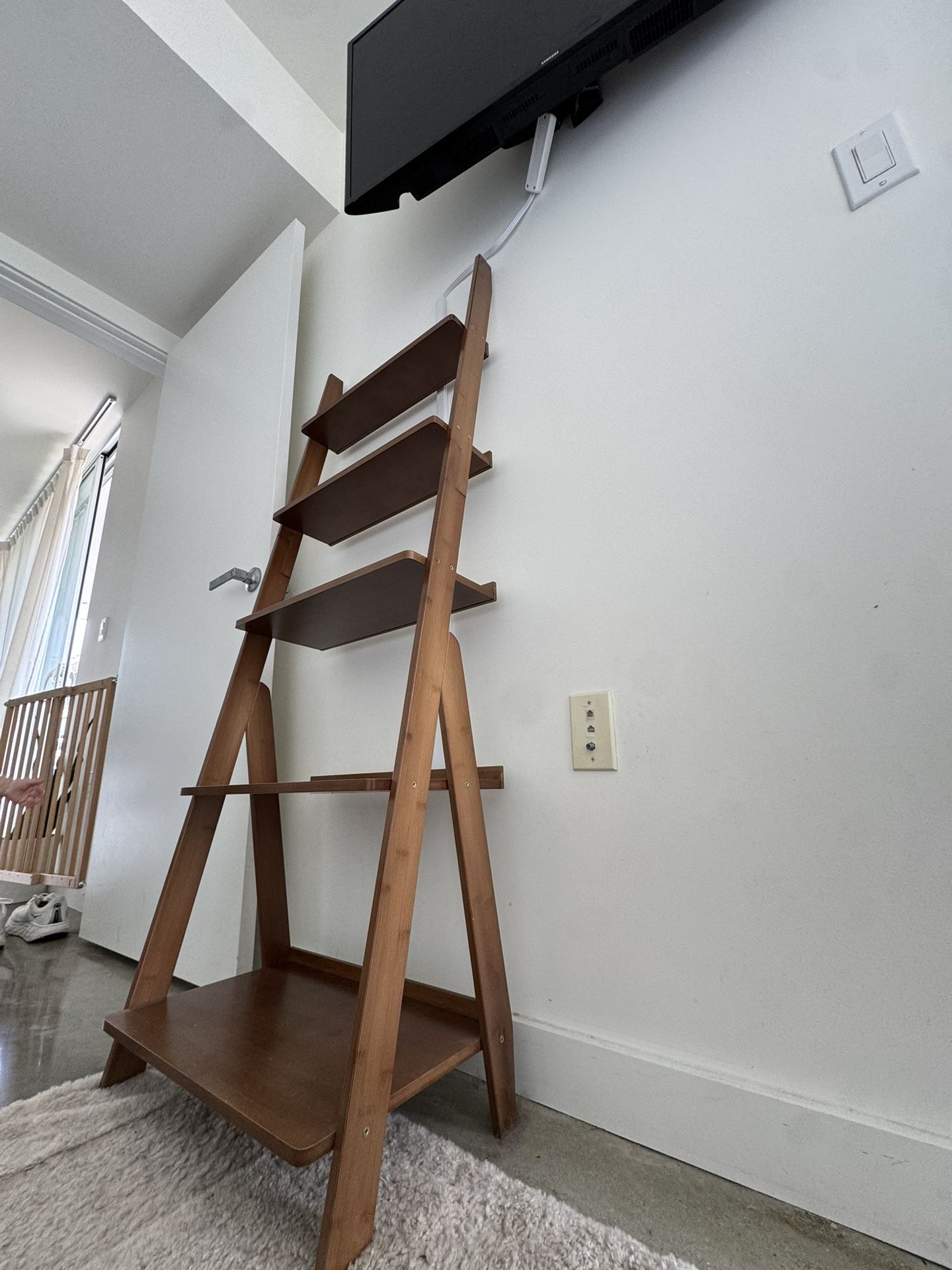 Ladder-Style Bookshelf / Leaning Shelf – Warm Wood Finish