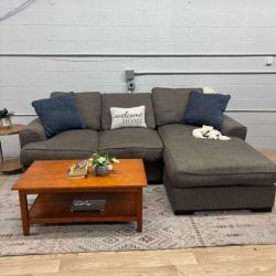 Raymour & Flanigan Gray Sectional Sofa (Delivery Available)