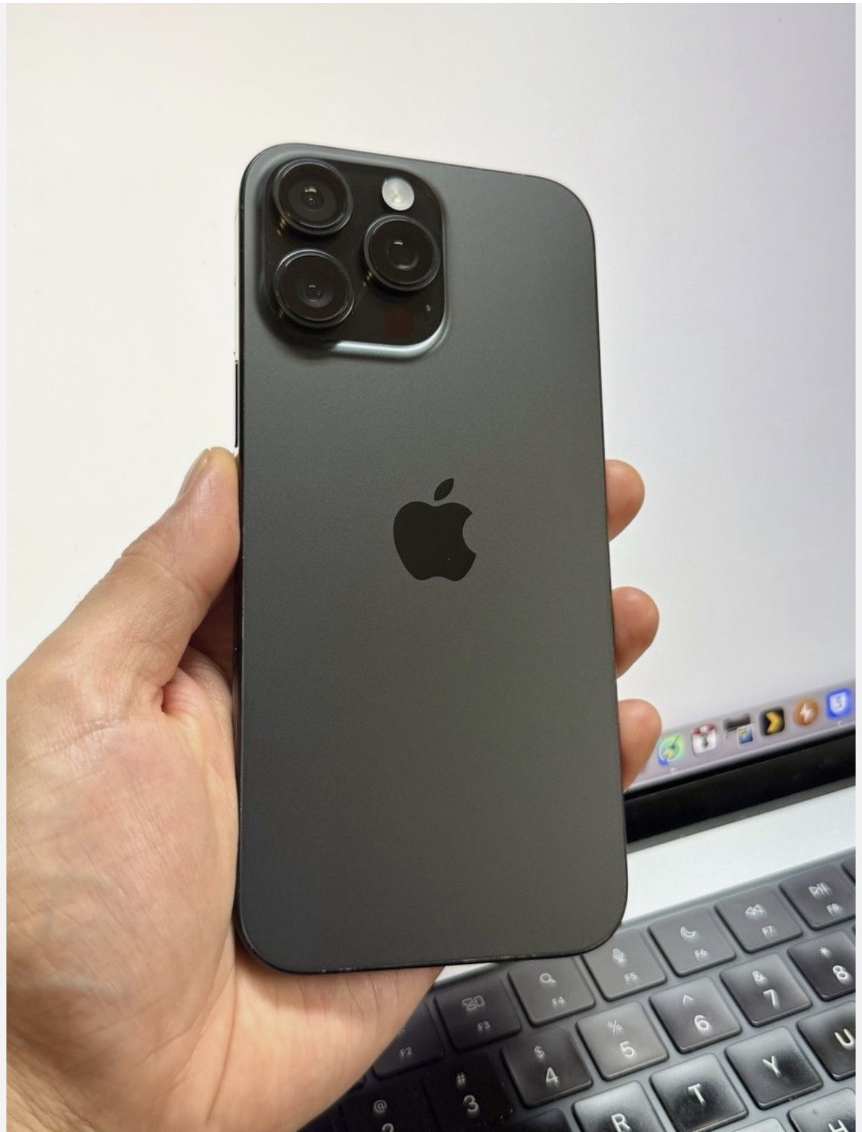 iPhone 16 Pro Max(unlocked) 