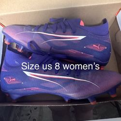 Size 8 Women’s Soccer Cleets