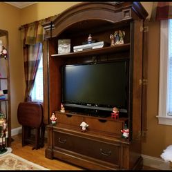 Armoire Or Entertainment Unit 