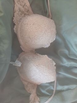 4 bras , 3 never worn