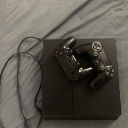 Playstation 4 slim 2 Controllers 