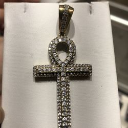 10K yellow gold diamond ankh cross pendant 8.1 grams $600