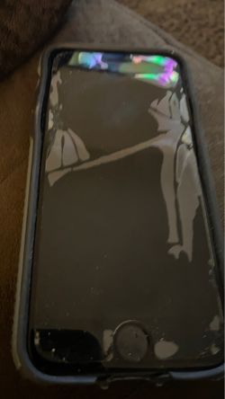 iPhone 8 perfect condition 64gb only screen protector cracked been in case