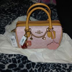 COACH MEDIUM ROWAN WITH CHARMS AND WALLET