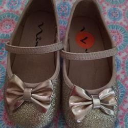 Girls Shoes Clean Size 7 $8.00