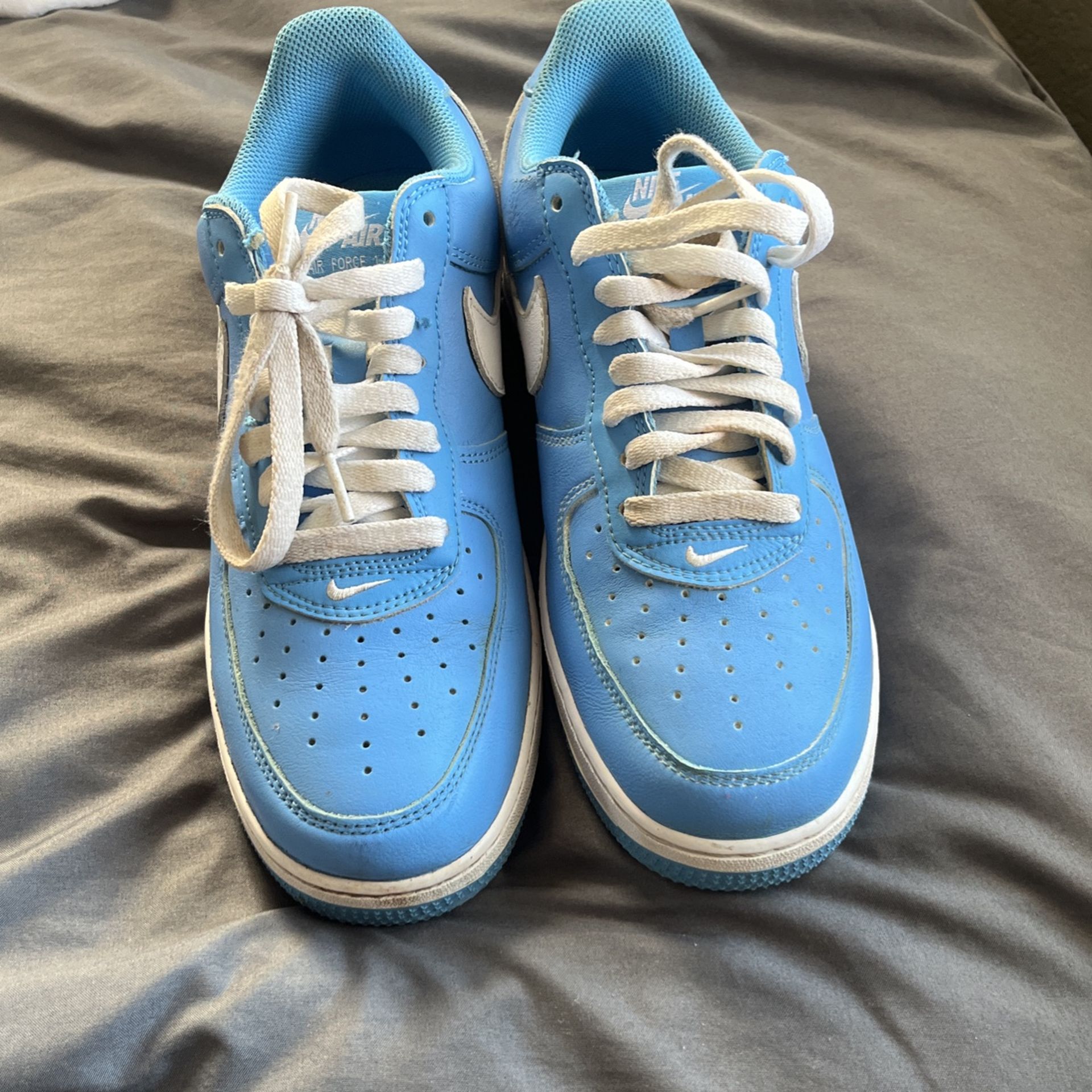 Men’s size 8 Nike Airforces University Blue