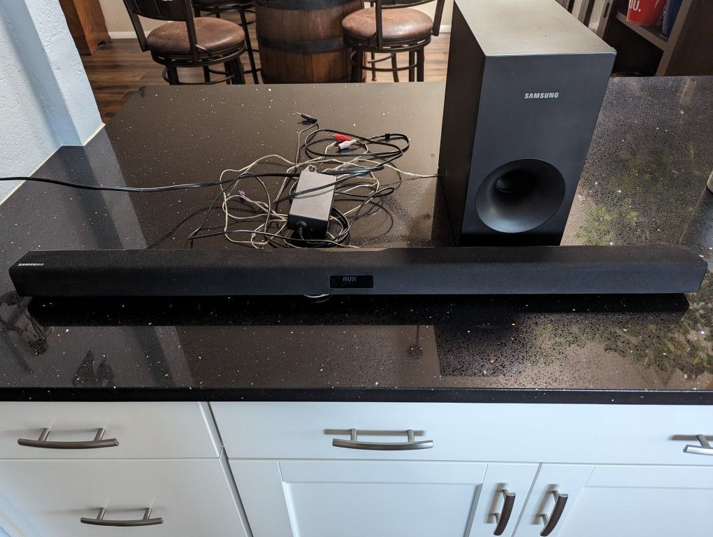 Samsung HW-FM35 Sound bar And Subwoofer With Remote
