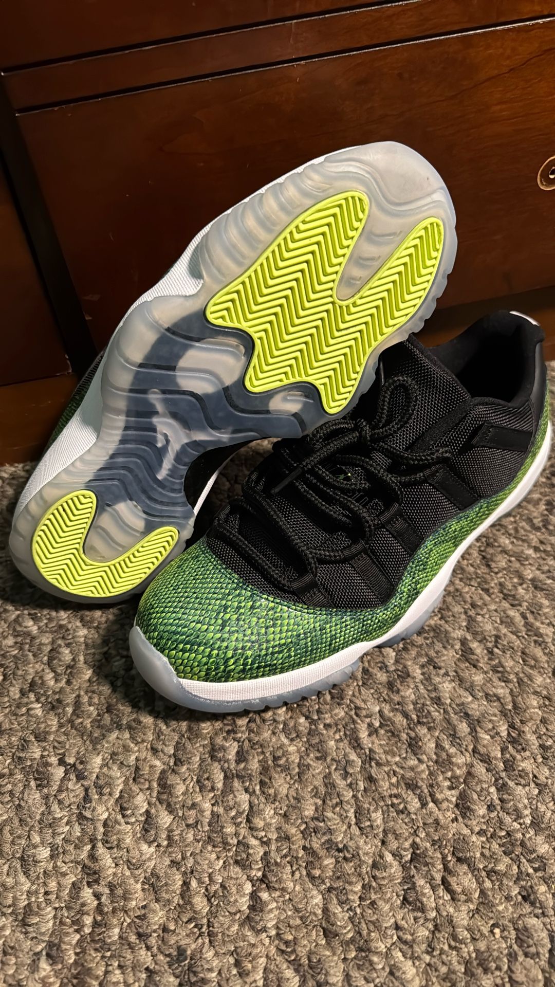 Jordan 11 Low Green Snakeskin
