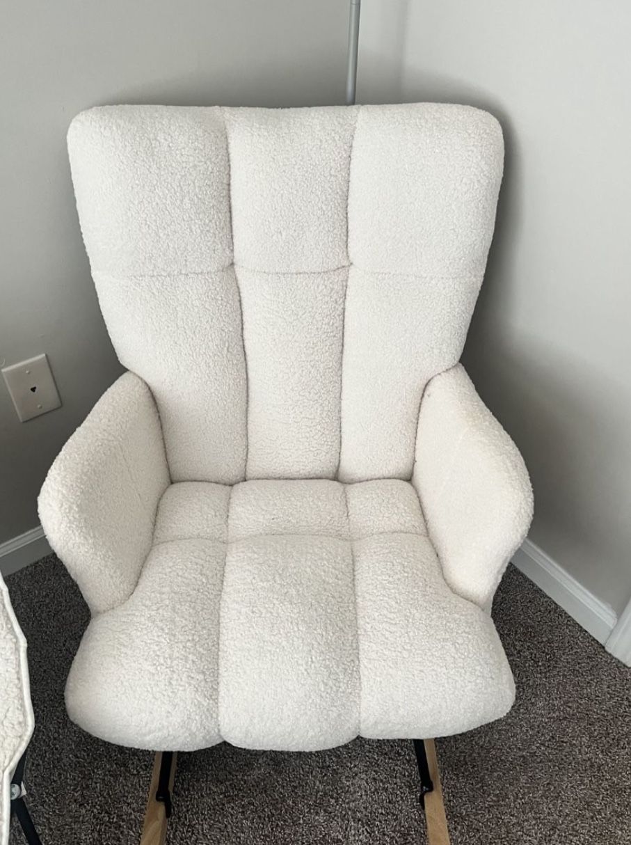 ROCKING CHAIR! MUST GO TODAY