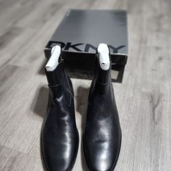 DKNY Men's Leather Ankle Boot With Zipper,  Size 8