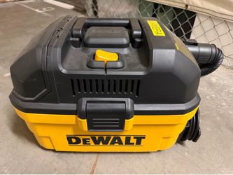 Dewalt DX04T Wet/Dry Vacuum + extra filtered bags