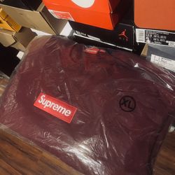 Supreme Crewneck Sweater 