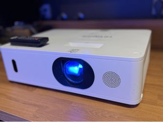 Bright 5000 lumens Hitachi Projector hdmi