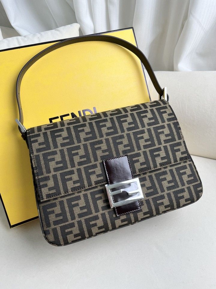 FENDI Vintage Monochrome Brown Waxed Cowhide Handbag and Shoulder Bag