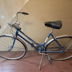 Woman’s.   Schwinn.  Bike    Circa.  1965. All. Original