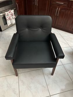TYBOATLE Faux Leather Black Armchair with Wooden Frame