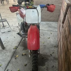 2001 XR200R