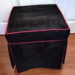 Ottoman. Foot stool. Black. Clean. Nice. Excellent Condition.