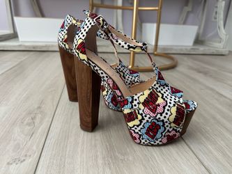 Jessica Simpson Dany Comic Print Platform Heels – US 6
