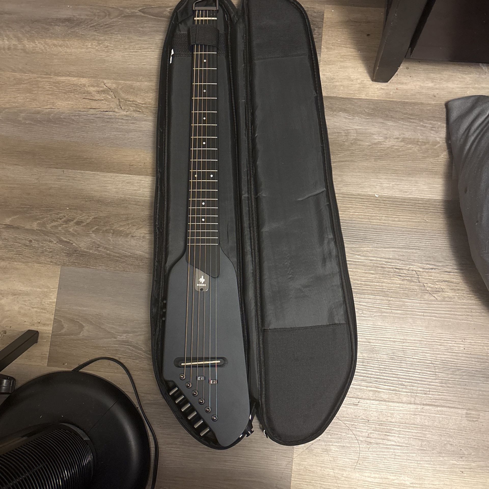 Donner hush 1 guitar
