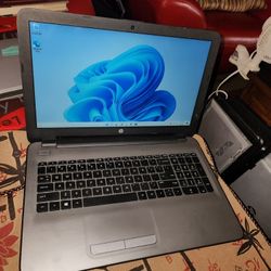 Hp 15 Touchscreen AMD A8-7410 8GB RAM 1TB HDD