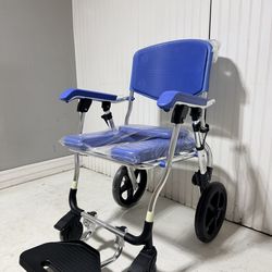 Folding shower commodo wheelchair