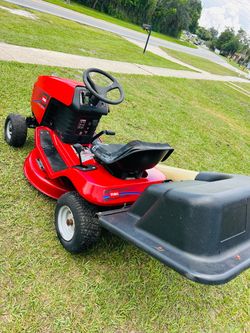Toro Wheel Horse 12-32 XL Riding Lawn Mower The tractor doesn't work, it doesn't have a carburetor