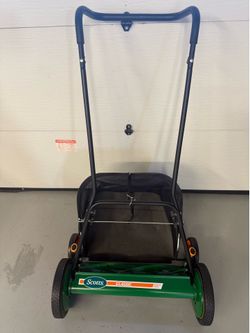 Scotts 20 in. Classic Reel Mower W/Grass Catcher (Like New)