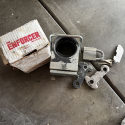 Fifth-Wheel Kingpin Lock, Heavy-Duty And padlock