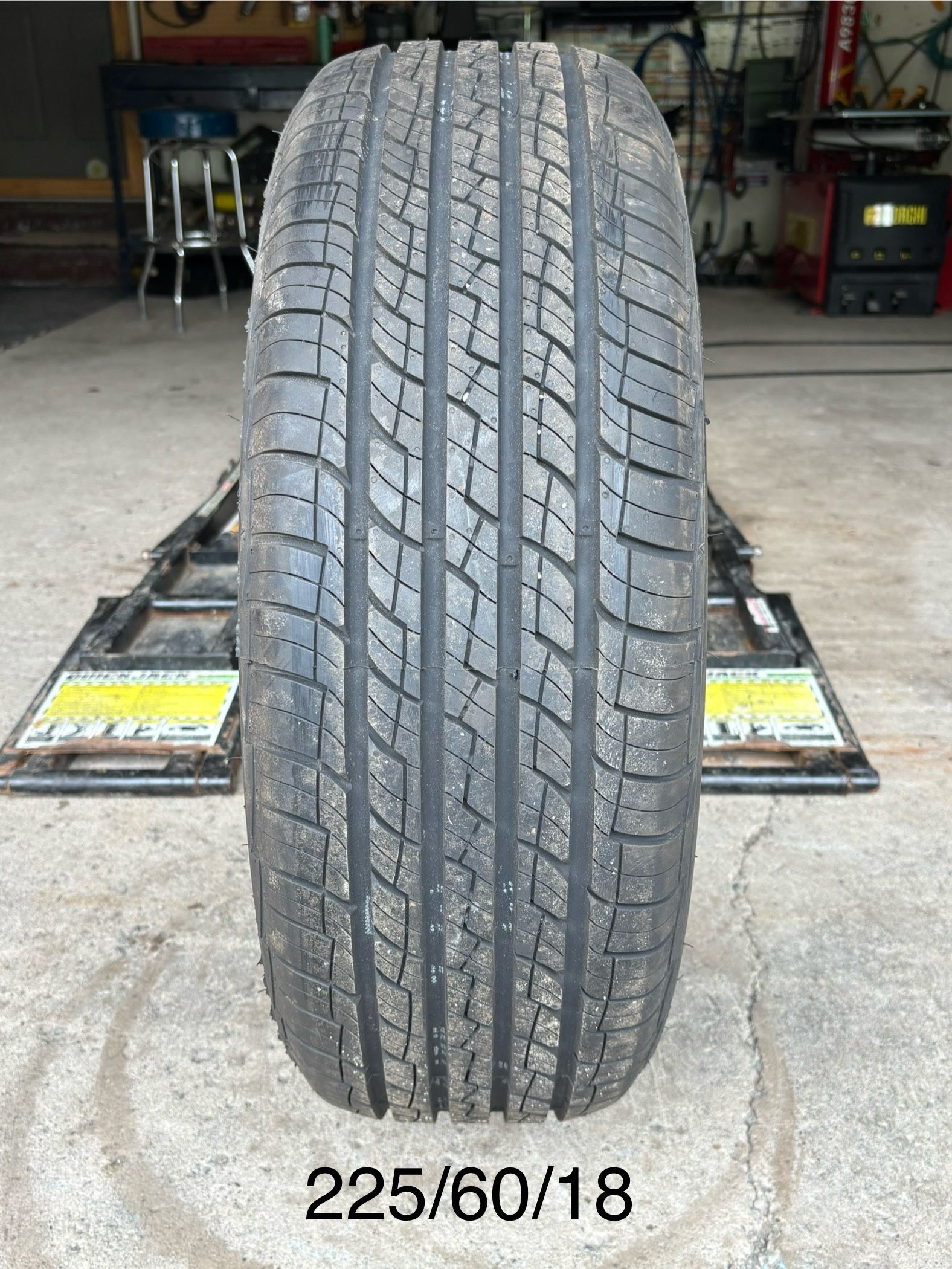 (1) - 225/60/18 Mastercraft SRT Touring Tire