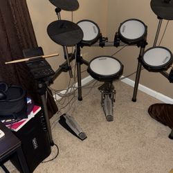 Simmons Titan 50 Electric Drum Kit and Simmons DA2110 Amp