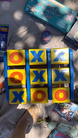Large tic tac toe game