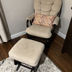 Nursery Glider With Ottoman