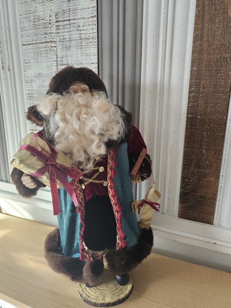 $25.00 - 2001 Grandeur Noel Collector's Edition Santa! 16" Height/Puppet On One Hand & Gift In Other! Wood Base With Plaque/Lots Of Design Details!