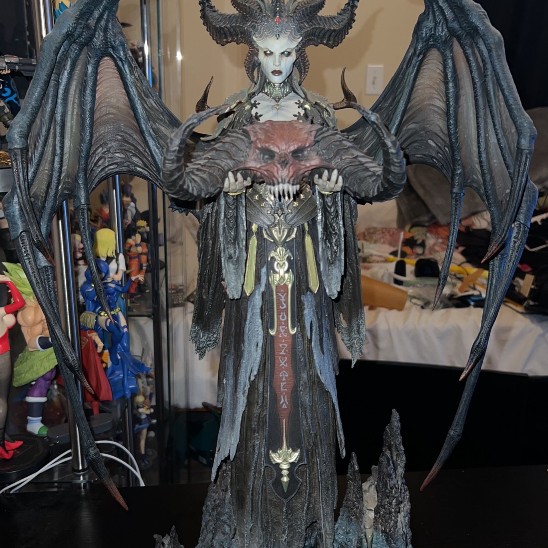 Diablo 4 Lilith Statue