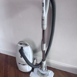 Kenmore Progressive Canister Vacuum Cleaner 