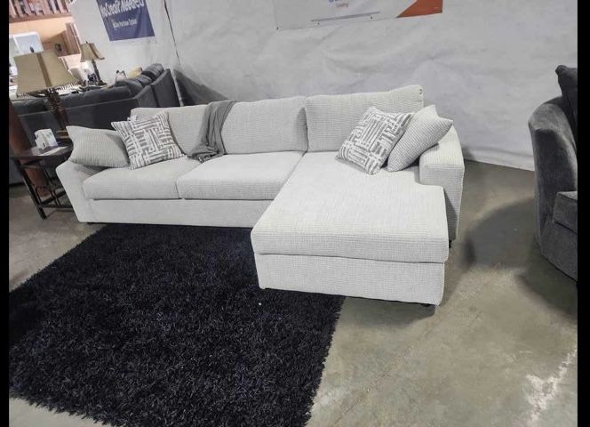βοΈ Brand New Hughs sectional (Now $650)