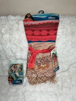 Moana adventure outfit & magical necklace